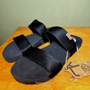 NWT Free Waters Black Supreem La Jolla Water Friendly Sandals Women's Size 6